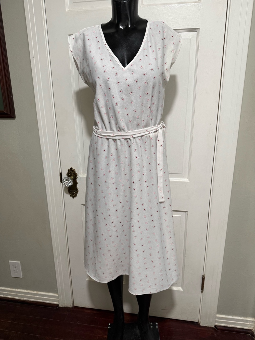 White Vintage Short Sleeve Red Paisley 1970s 1980s 1990s Dress Spring Summer